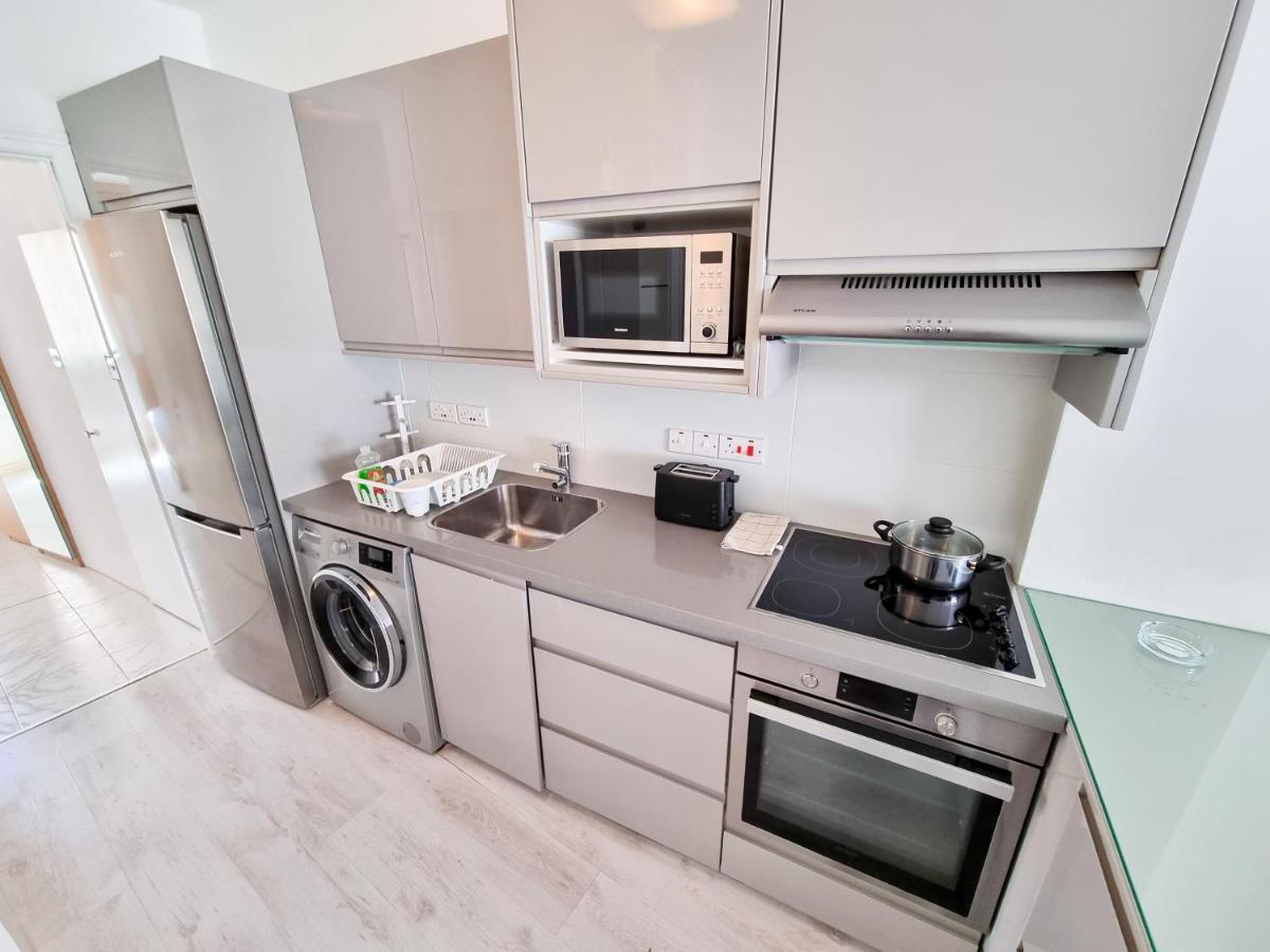 Cheer Up City Apartment, Near To The Finikoudes Beach Larnaca Buitenkant foto